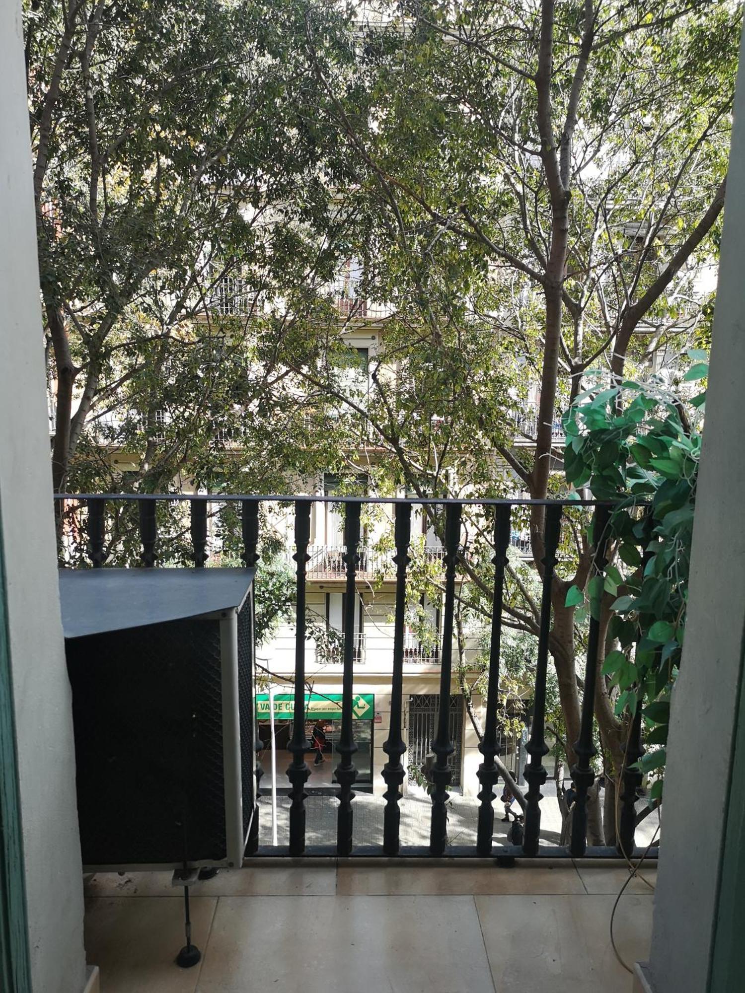 Aparteasy - Family Sant Antoni Apt. Барселона Экстерьер фото